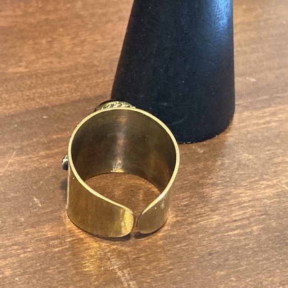 NWOT - Adjustable Style Brass Statement Ring Smooth Black Oval Stone - S⦠- Picture 4 of 14